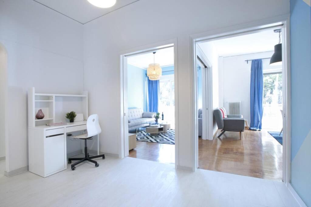 Palaio Faliro, A Bright And Spacious Apartment Atenas Exterior foto